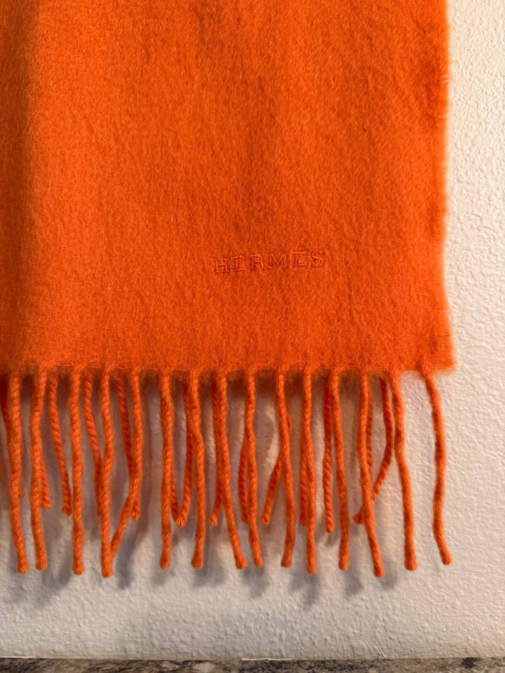 Authentic Hermès Cashmere scarf in box with ribbon - Picture 3 of 14